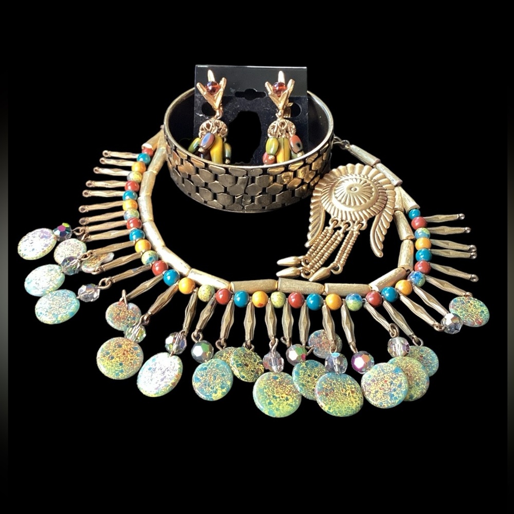 4 Piece Vintage Bundle incl. Egyptian Revival Necklace. (T49)